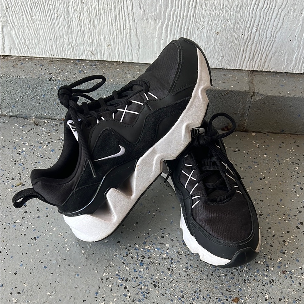 Nike Women’s 7.5 Dual-Tone Athletic Shoes